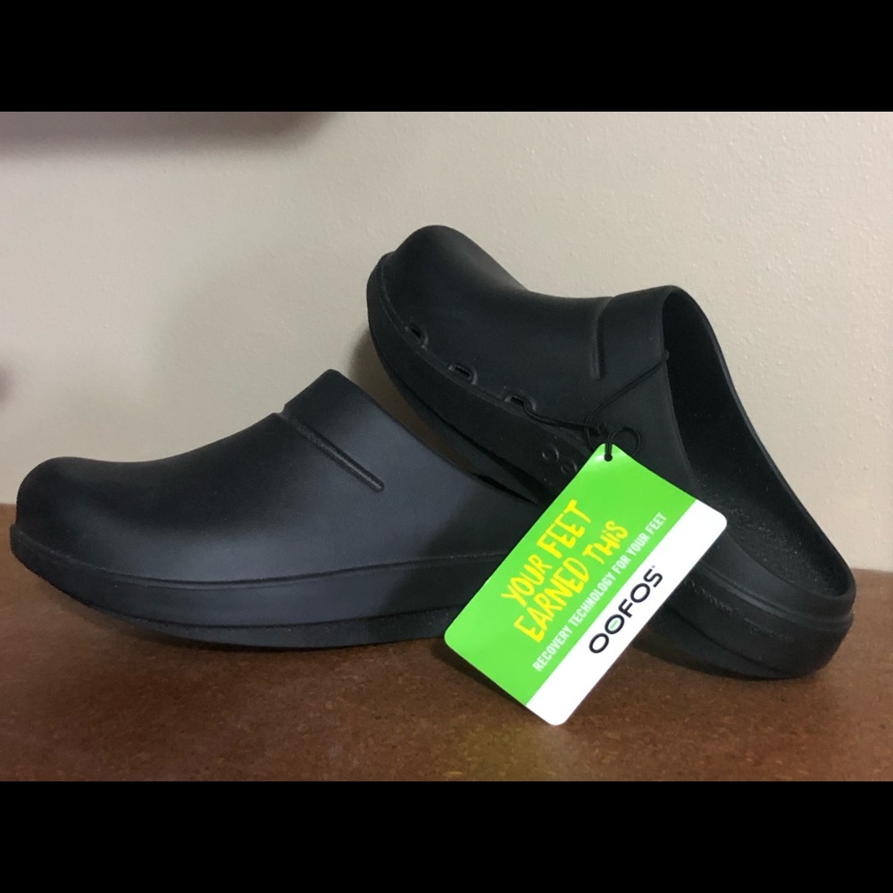 🤩 BRAND NEW ♥️ OOFOS CLOGS! Size 7, WITH TAGS!!
